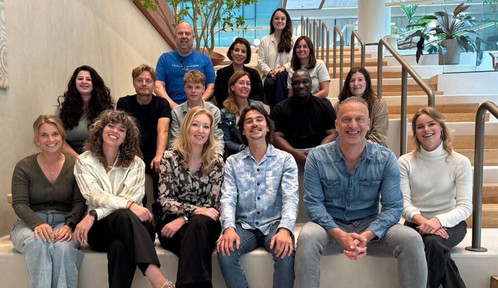zittende teamfoto